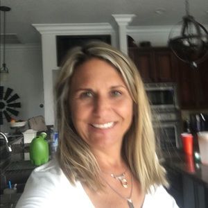 Meet your Posher, Leslie